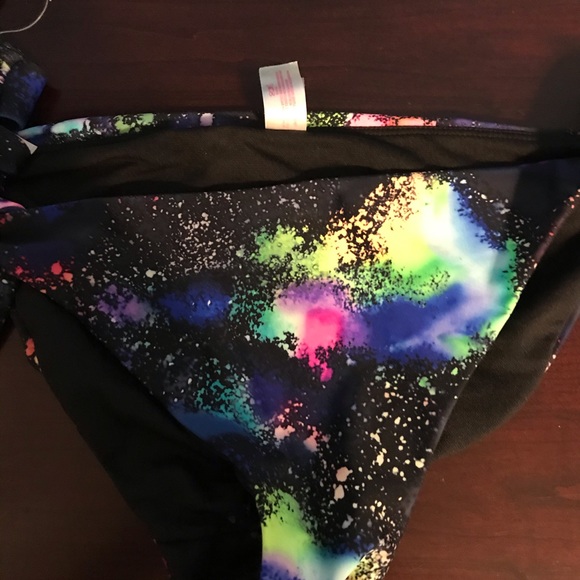 Bikini - Picture 5 of 6